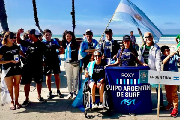 Georgina Melatini, bandera de Argentina en el parasurf